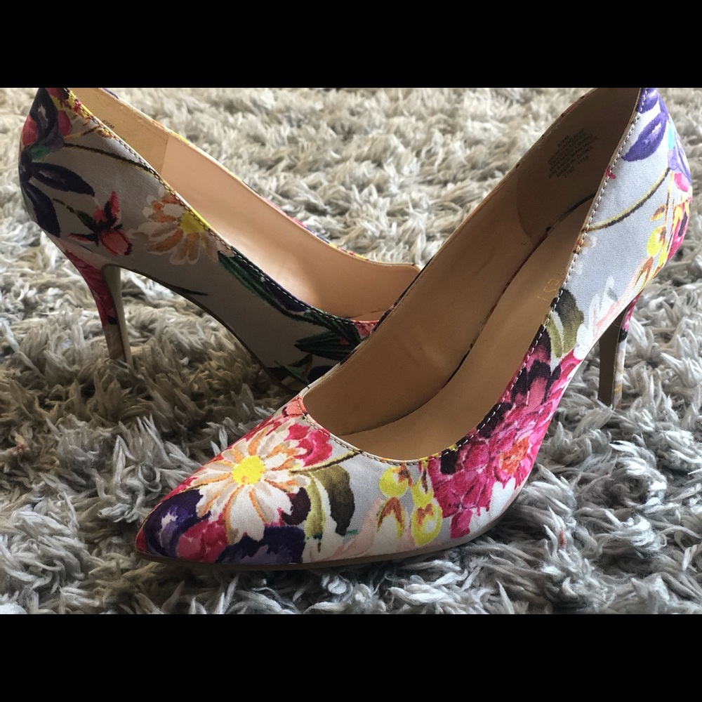 Nine West mulicolored heels size -6 1/2